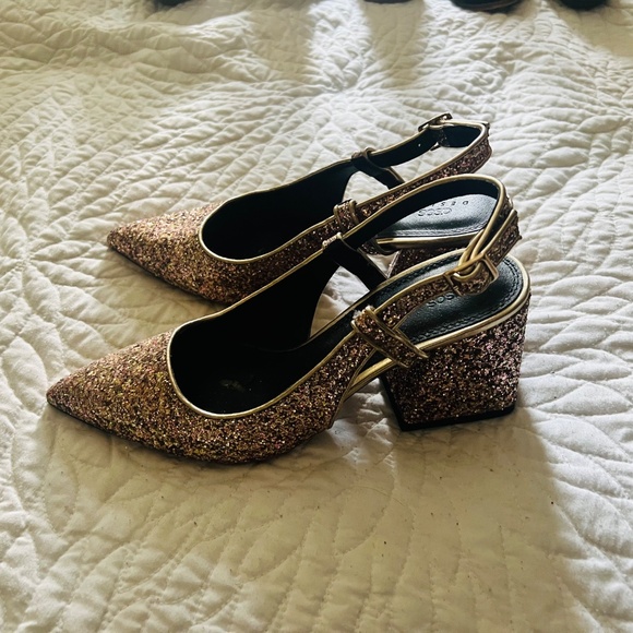 Block heeled pump - Picture 2 of 4